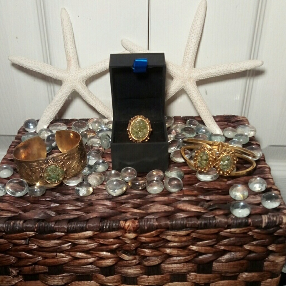 ❤💙💜Stunning 3 pc Vintage jewelry set